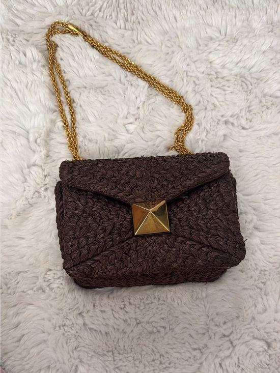 Valentino Garavani Handbags - VALENTINO GARAVANI
Raffia One Stud Chain Clutch Dark Brown